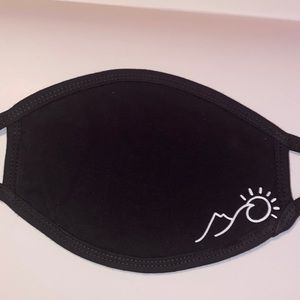 Mountain wave face mask